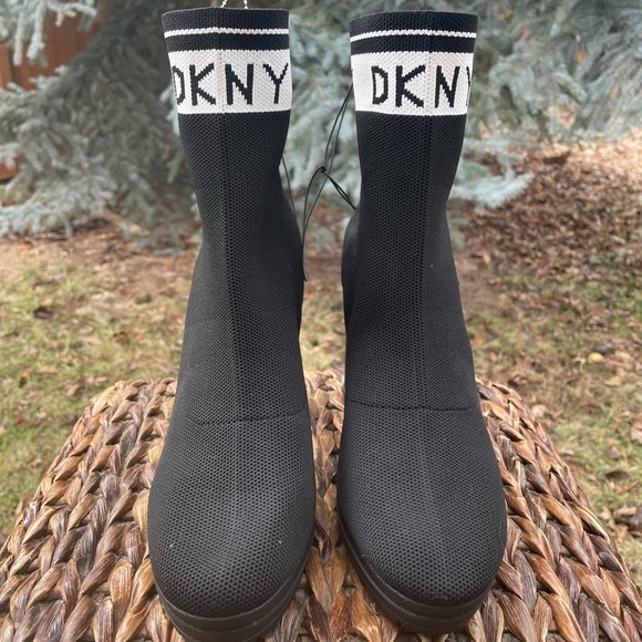 DKNY Women's Black Tessa Knitted Monogram Ship on Platform 4” Heel Ankle Boots - Picture 4 of 12